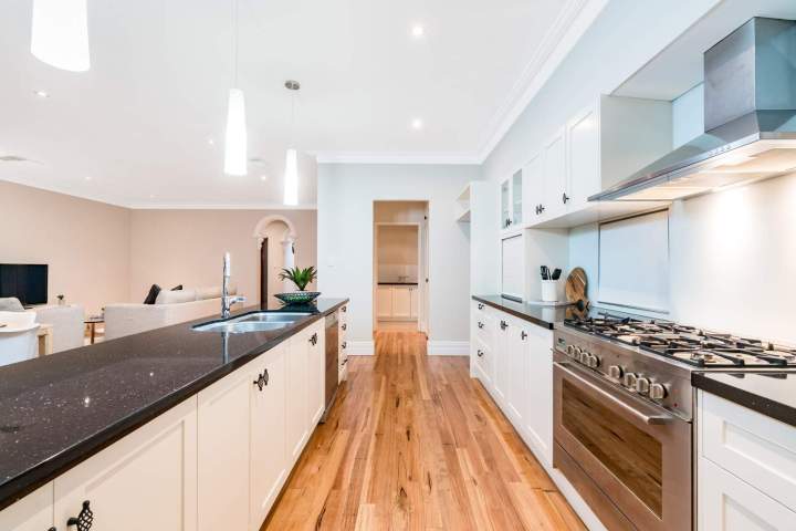 Pose et finitions plancher flottant Rive-Sud de Montréal