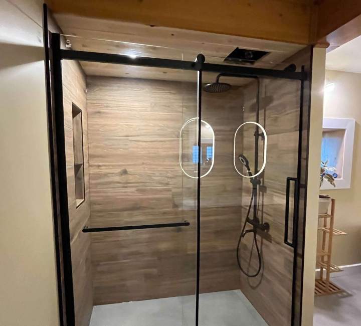 Création de douches modernes et étanches sur mesure