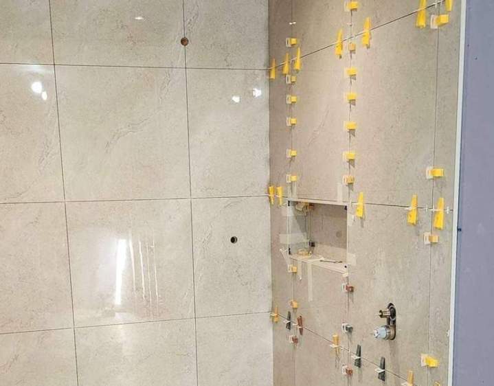 Pose douche en céramique avant Rive-Sud de Montréal