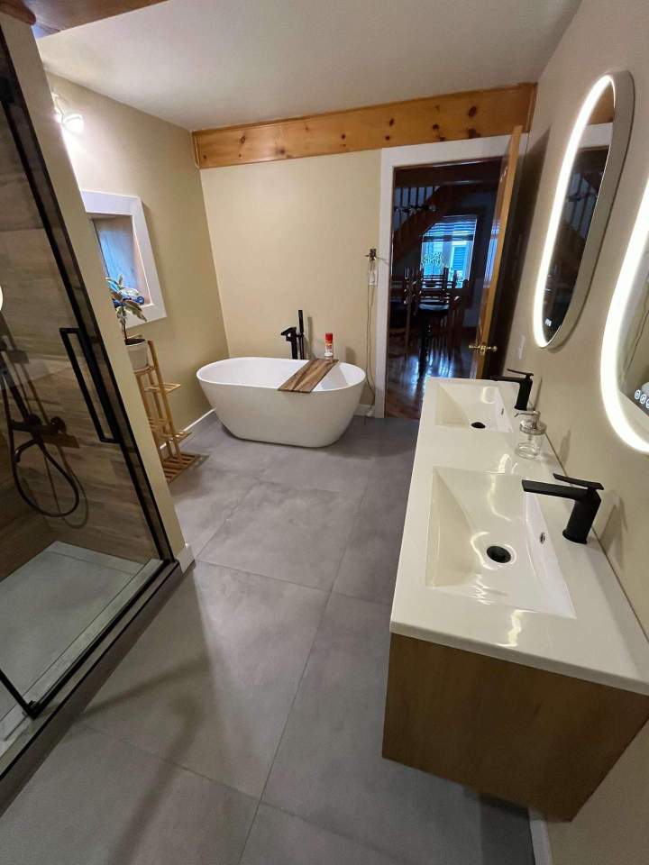 Salle de bain élégante et fonctionnelle Rive-Sud de Montréal